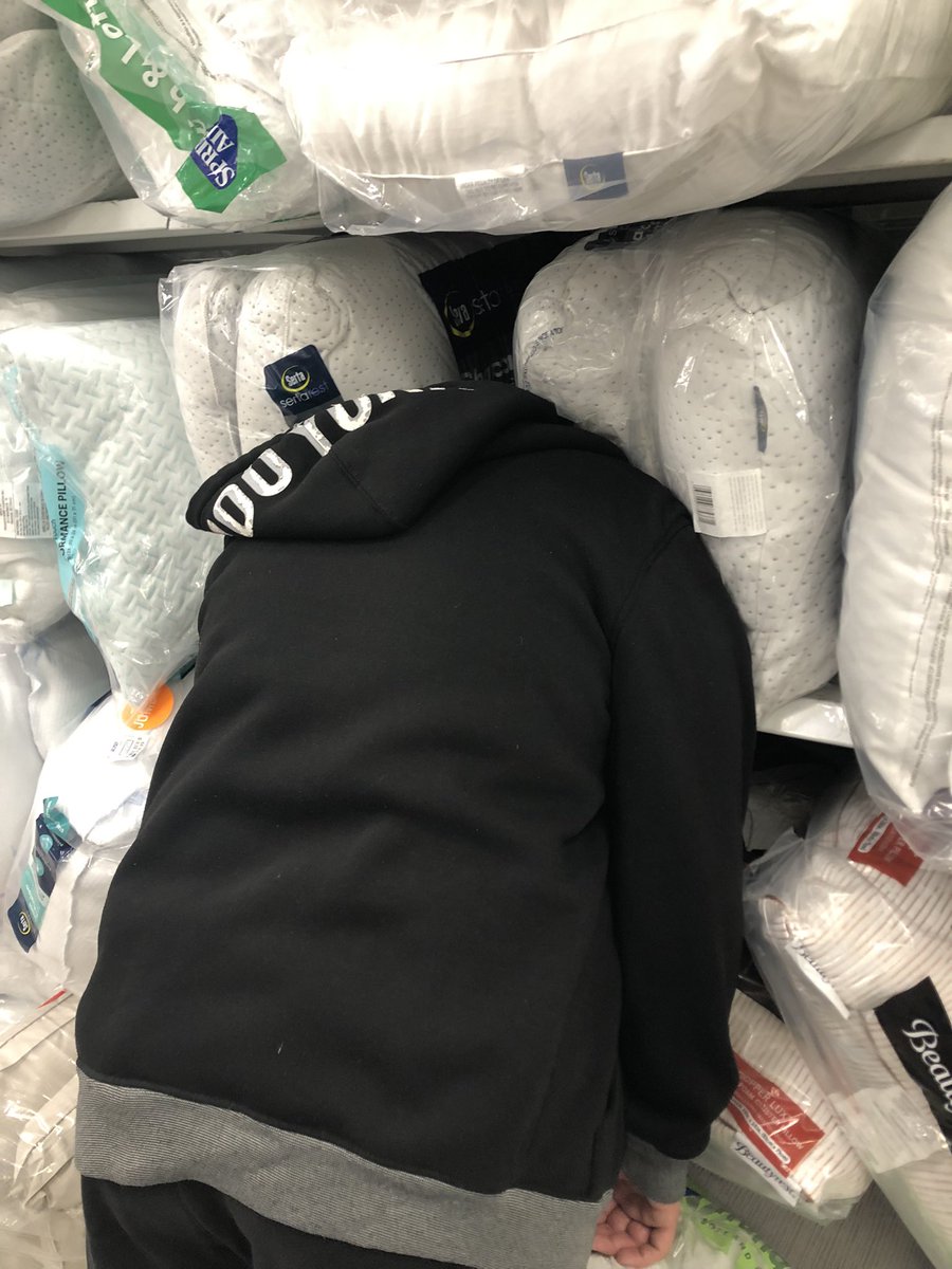 Blueboomberry's tweet photo. lol my brother dead 🤣 https://t.co/caKpdCcnYo