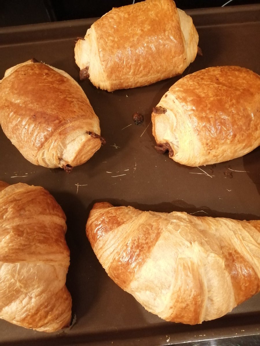 SibylleHecht's tweet photo. Petit déj en famille pour ces vacances qui débutent https://t.co/LVQhVhETLN