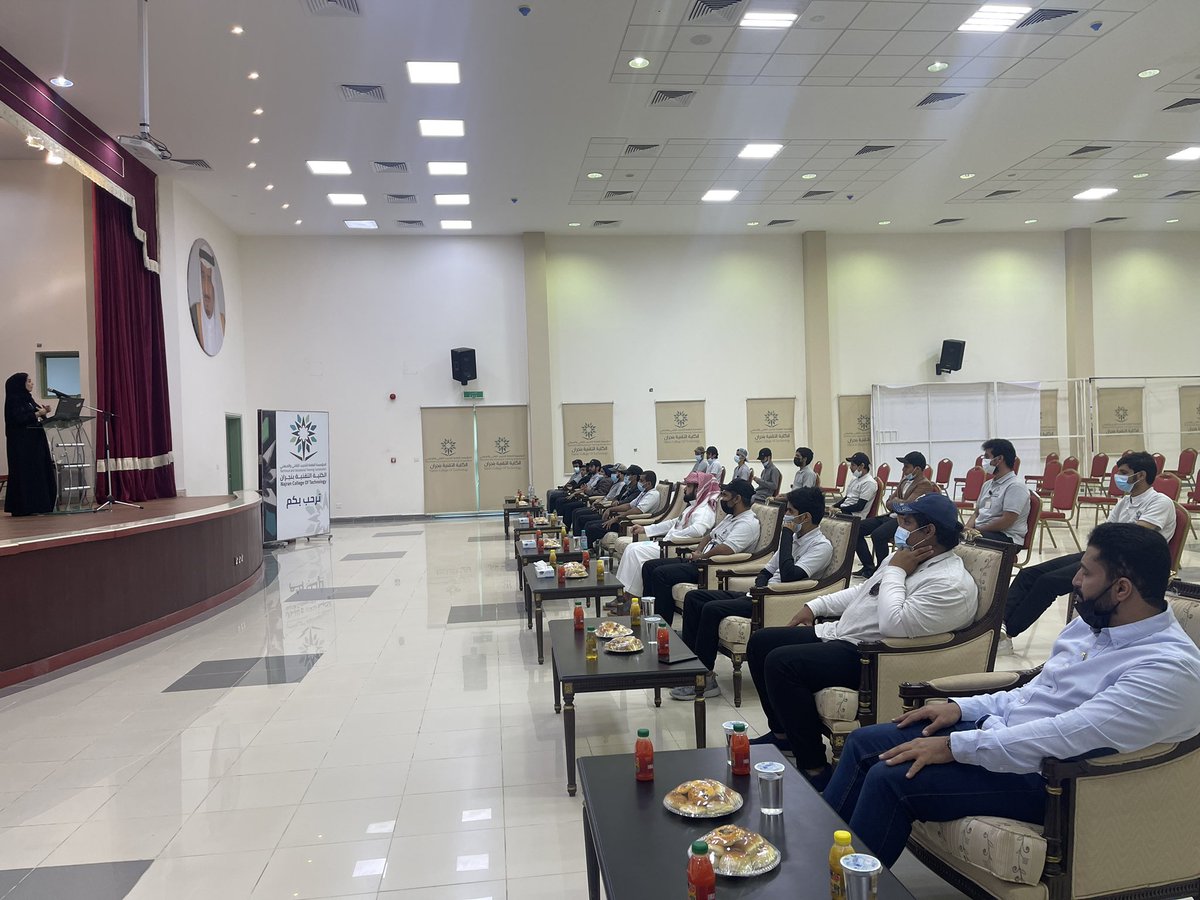tvtc_najran1's tweet photo. تغطية|

جانب من حضور الورشة التعريفية عن:
برنامج إمبريتك السعودية 

المقامة بالكلية التقنية للبنين بنجران ضمن برامج 
#ملتقى_الوطن_للإبداع_السعودي_نجران 

#التدريب_التقني 
#نجران https://t.co/JUptnu2Hwb