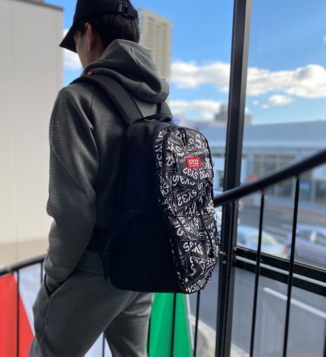kyrrg129's tweet photo. 『SY32☆BOX LOGO BACKPAC』

小物の仕訳けに便利な収納付きで、イライラ解消！
3層に分かれた使い勝手のいいリュック👌

詳細↓↓↓
https://t.co/I4C3Wvju5V

#ポストセグレート 宝塚店
☎0797-85-5014 / 078-903-6040

#sy32 #boxlogo #エスワイ32 #プレゼント #神戸 #大阪 #宝塚 #販売店 #店舗 https://t.co/5u5cbHUzbD