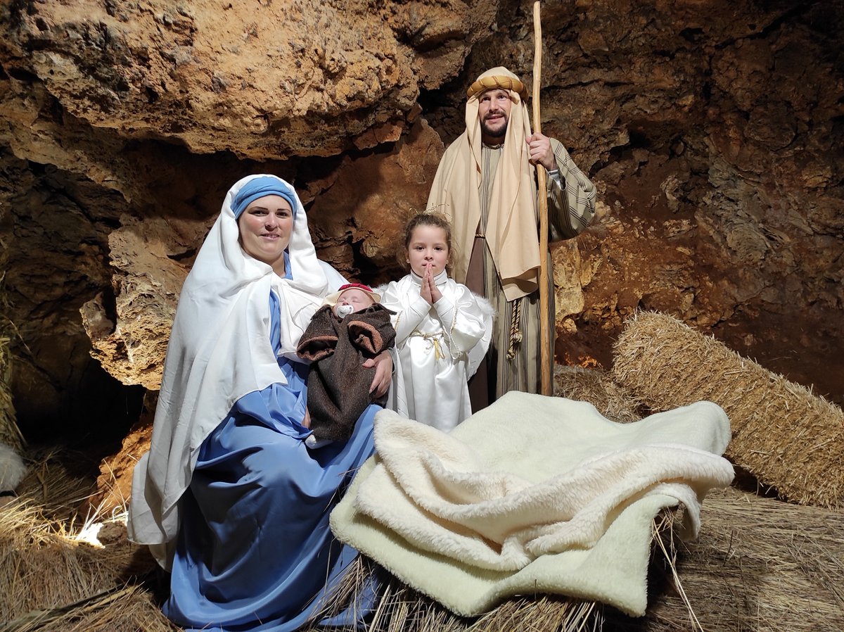 AytoOjen's tweet photo. #OjénNavidad   Una año más, y con este son 25, la Asociación Cultural San Dionisio organizó el tradicional Belén Viviente de la Villa de Ojén. Un representación de las figuras más importantes, así como de los usos y costumbres de la época.
#Ojén #sierradelasnieves #BelénViviente https://t.co/iCAw8Y4gyB