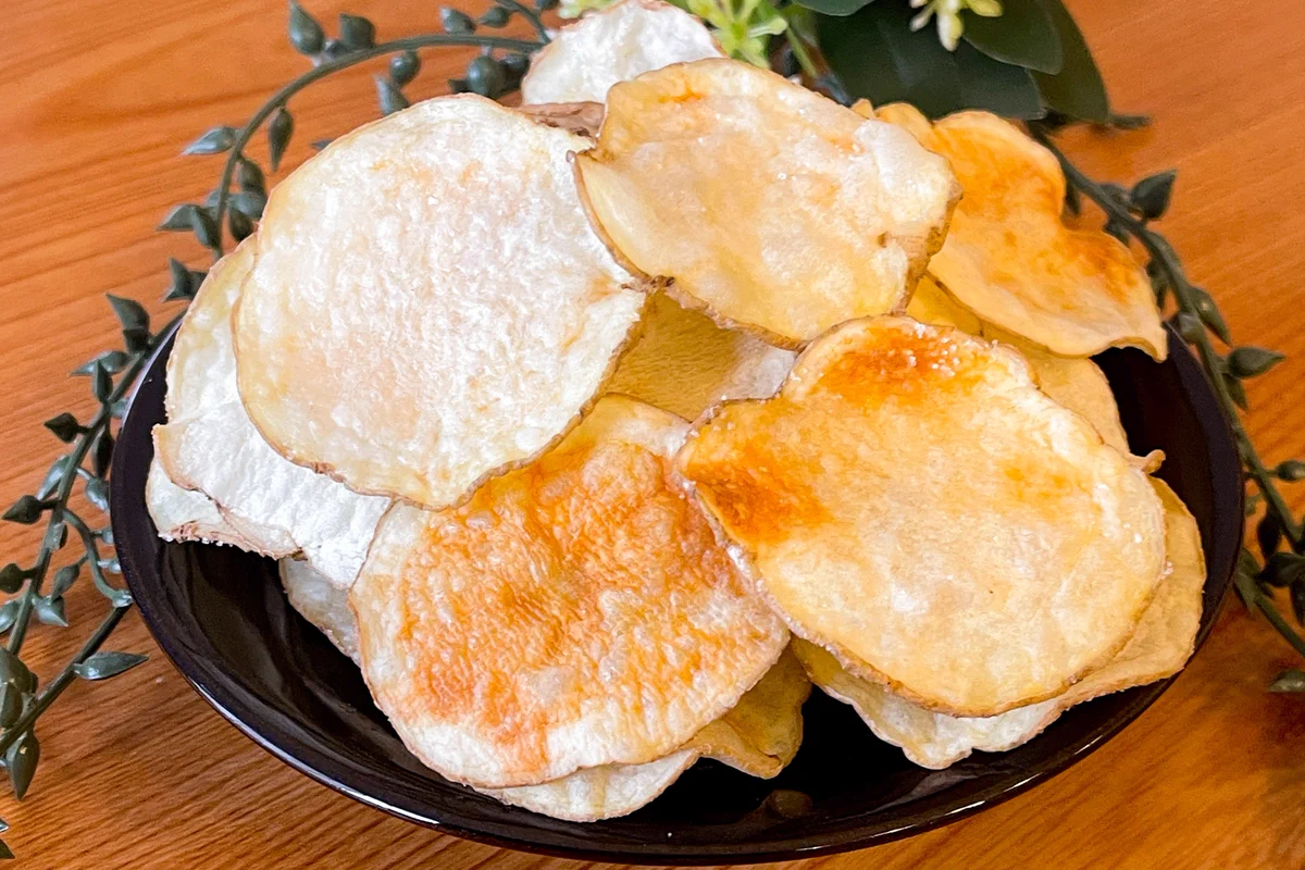 揚げずに作れちゃう？！電子レンジで作ることが出来る、簡単お手軽な「ポテトチップス」のレシピ！