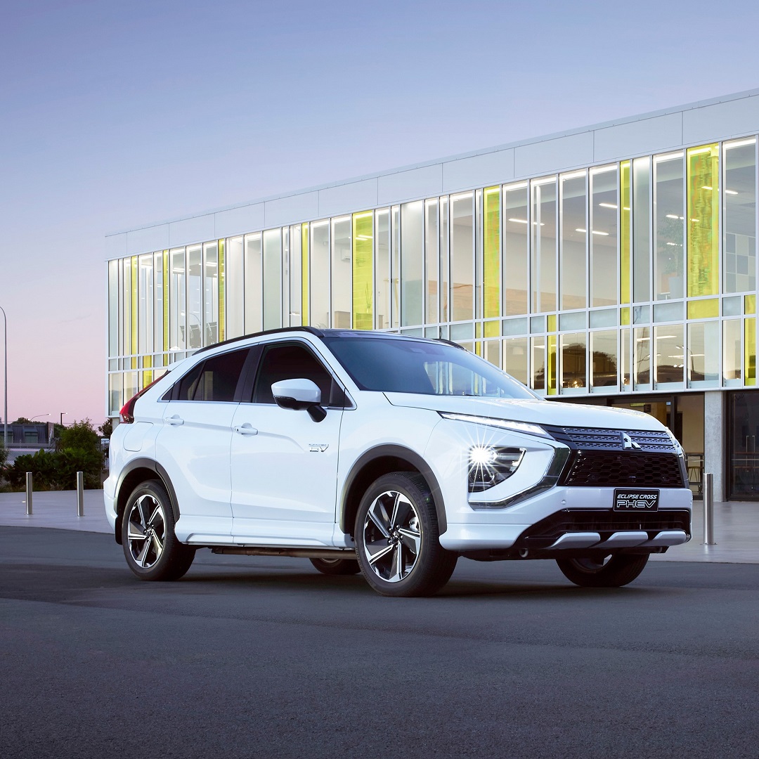 El ECLIPSE CROSS PHEV incorpora el sistema de doble motor 4WD del OUTLANDER PHEV, que ofrece una experiencia de conducción deportiva y la aceleración silenciosa, suave y potente exclusiva de los vehículos eléctricos.

✔️ selitrac.es/mitsubishi-ecl…