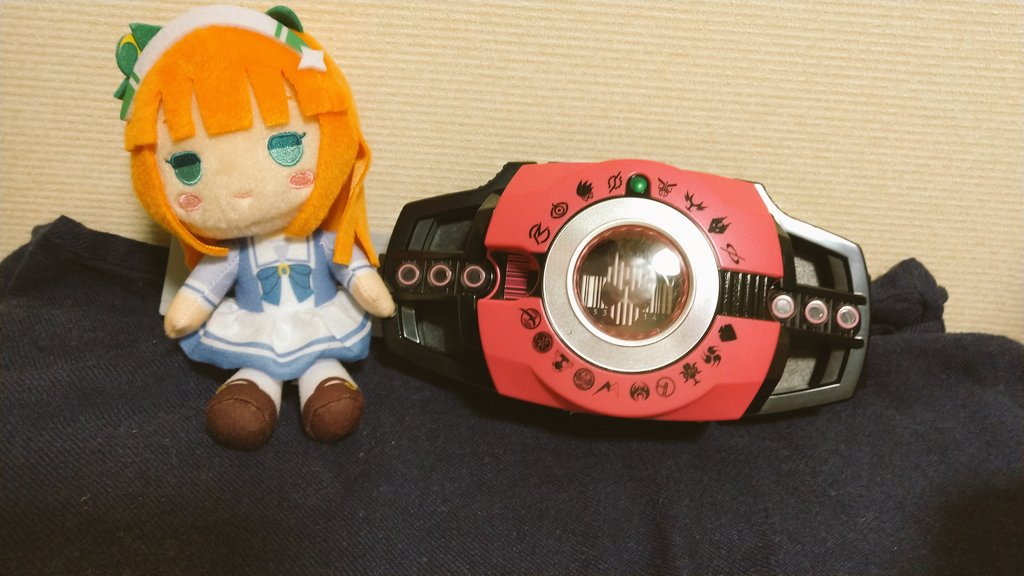 ピンk…マゼンタが特徴的なベルト 