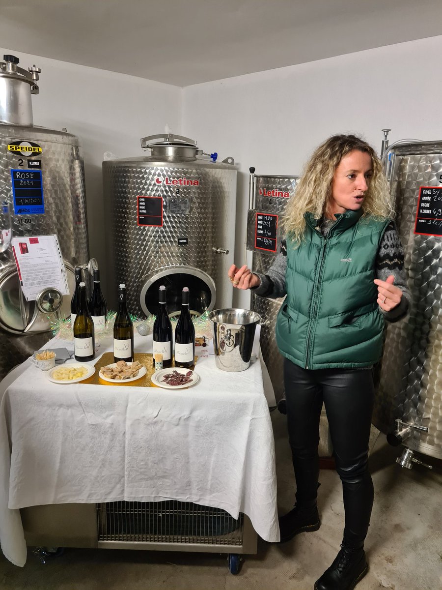 benoit51390's tweet photo. [Un après-midi pas comme les autres]
•
Quand le domaine @LaVivarelle ouvre ses portes, il y a toujours de belles choses à découvrir.
•
Accords mets et vins 
•
Évolution de #Bazeloup depuis la création du domaine.
•
Coup de ❤ pour #Bazeloup 2015 et 2017
•
Merci @lawineista https://t.co/tek6b94DIU