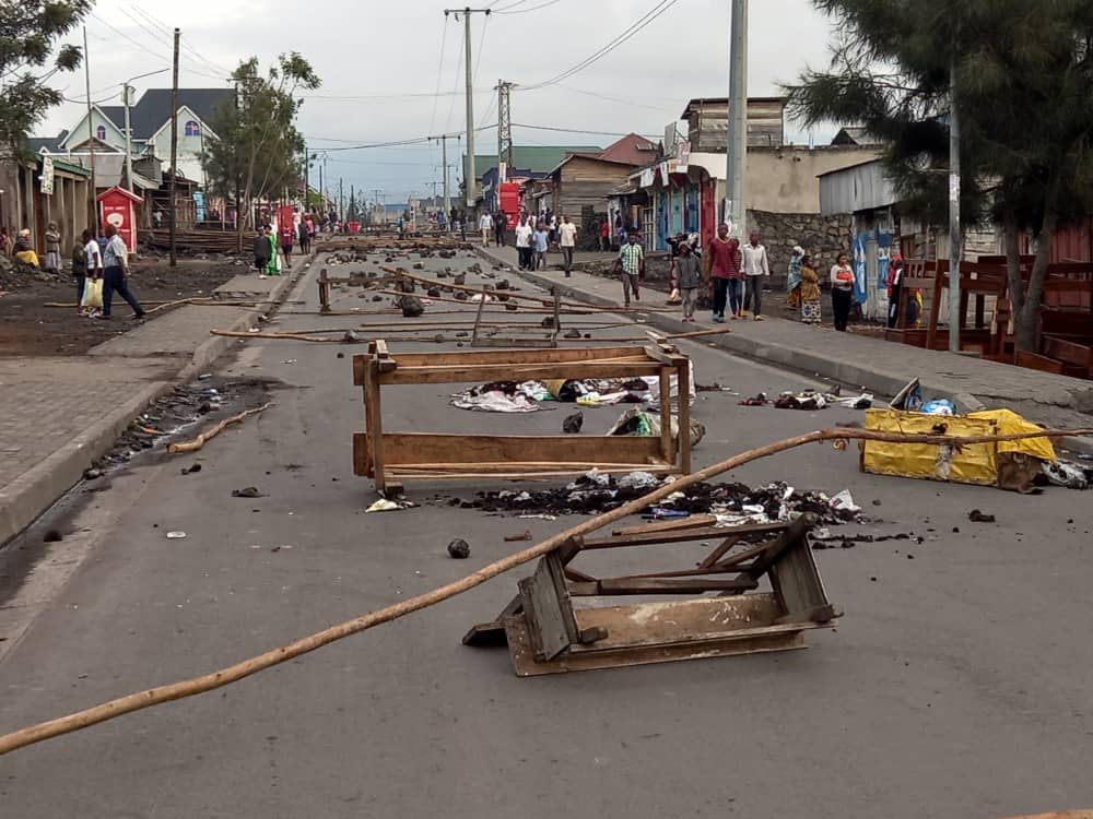 InnocentMirimo3's tweet photo. Monsieur béton on est joue pas avec Goma.  Voilà aujourd'hui Goma démontre  qu'elle est une ville révolutionnaire de la république. @EndetaCedrick01 @LwarhibaM @7sur7_cd @wembi_steve @soniarolley @basealoimba @JeannineFalanga https://t.co/ALXahL966l