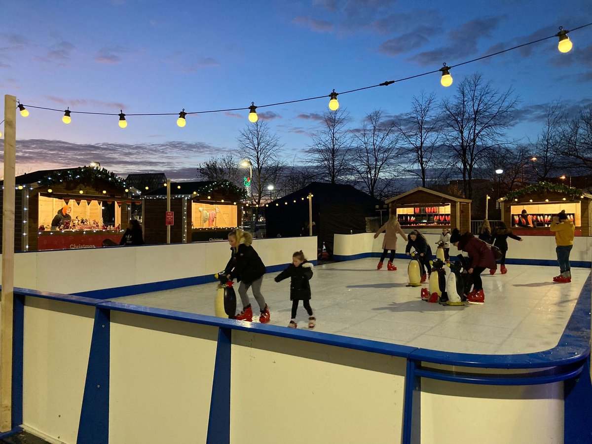 sthelenscouncil's tweet photo. Our artificial ice rink on Chalon Way is open from Monday to Thursday this week, 11am to 7pm ❄️⛸️

Book your session in advance online - it's £5 and will really get you in the festive mood ☃️

👉 https://t.co/zUyghnKfni

#ChristmasInStHelens https://t.co/t6GKlakmjG