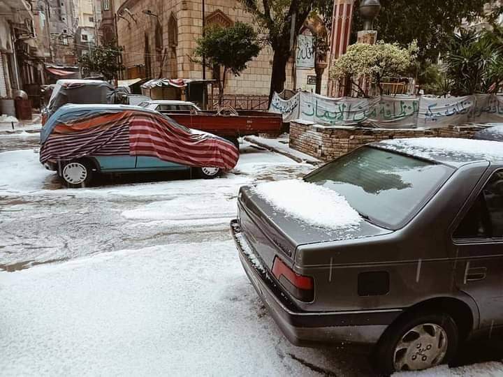 Marzbach_1911's tweet photo. هي صور الثلج الي ف اسكندريه دي حقيقه!!! https://t.co/3atKk0IxWS