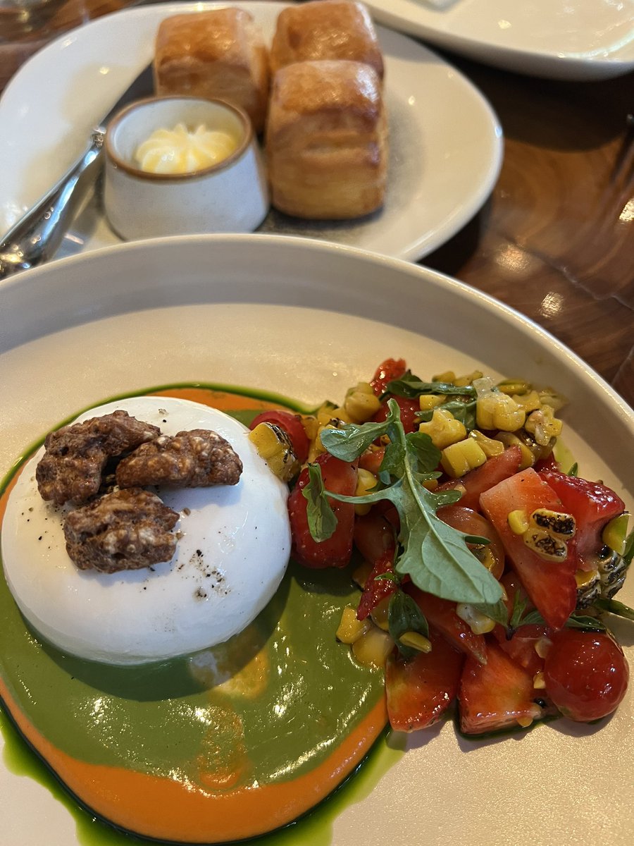 RockyEatsX's tweet image. The Table, Colaba … a peaceful and easy place to hang in with some refreshing and beautifully presented food. A good watering hole before we move on to our main destination, which by the way, no one’s guessed so far .. #wherearewegoing