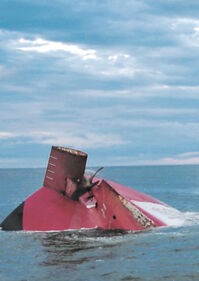 Perhaps the removal of the stern will be after winter and when the spring maritime weather has calmed down.

Pic by S/E club