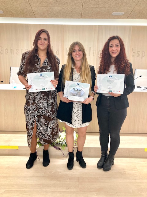 cop_psicologia's tweet photo. ✔Premio Psicofundación para Jóvenes psicólogos Emprendedores 2021 a la mejor iniciativa empresarial: @Psiqat_es, proyecto de Cristina Santacruz, Paloma Tejedor y Pilar Sarabia. https://t.co/h1gGxuLyay