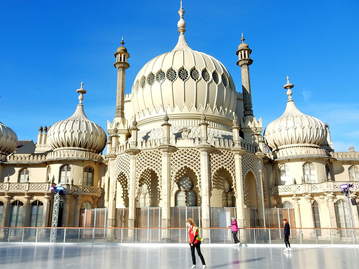 mybeaudest's tweet photo. Brighton, UK, the Royal Pavilion, former royal residence. Beginning in 1787, it was built in three stages as a seaside retreat for George, Prince of Wales, who became the Prince Regent in 1811, and King George IV in 1820.

#MBDTravel #MBDUK #travelinspiration https://t.co/pDmguNWqwa