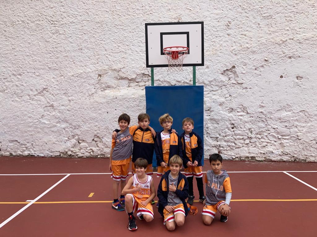 cbelpalo's tweet photo. 🏀 #PARTIDO | Partido de liga del #PreMiniMasc‘13 de Eli contra @CBAlgazara 
Los peques disputan su primer partido en las nuevas pistas y se lo pasan en grande. 
¡A seguir aprendiendo y disfrutando de la pelotita chicos! ⛹🏻‍♂️⛹🏼🏀
#EsePaloOE
#GoPalo 🧡 https://t.co/tNSfCrD7m5