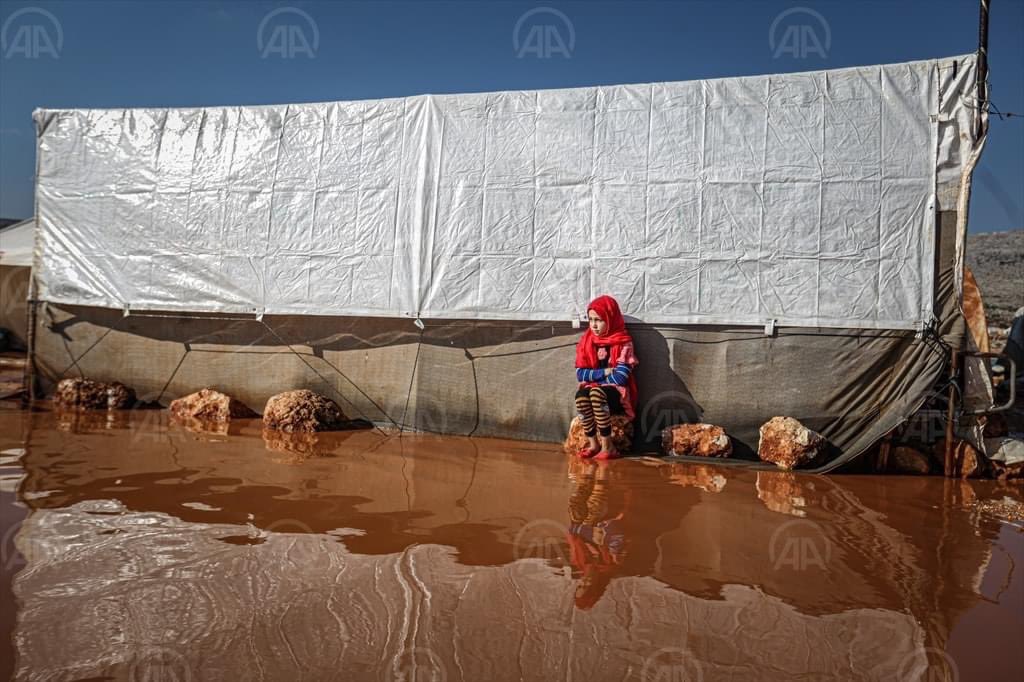 Marodriguez1971's tweet photo. Navidades menos blancas si 'vives' en un campo de desplazados en Siria. 
Muhammad Said. https://t.co/HomuZ1CEHe