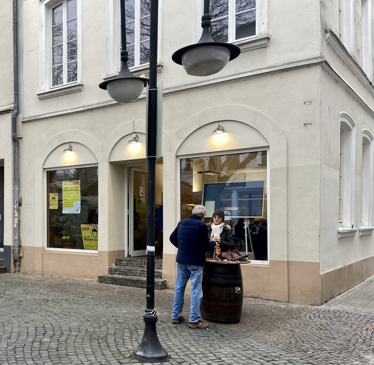 #Saarland, hergehört!

Impfstation auf d St. Johanner Markt in #Saarbrücken hat 300 Dosen BioNTech, die heute weg müssen, da ablaufendes Kontigent. Booster ab 3 Monaten möglich. Bitte retweet! 

@FnlspcMooncake @JuliaC_dehemm @barthster78 @achimdomma <a href="/Pit_Saar/">Pit</a> @DerUCas <a href="/NoCovidSL/">NoCovid Saarland</a>