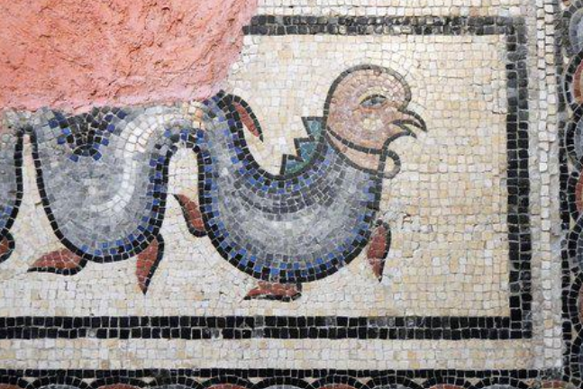 romanpalace's tweet photo. You'd have thought that, after the first try, the mosaicist would have decided the "winged-chicken-snake" experiment had failed. But, no...

#MosaicMonday 
Musée de l'Avallonnais https://t.co/okSqAYkBwZ