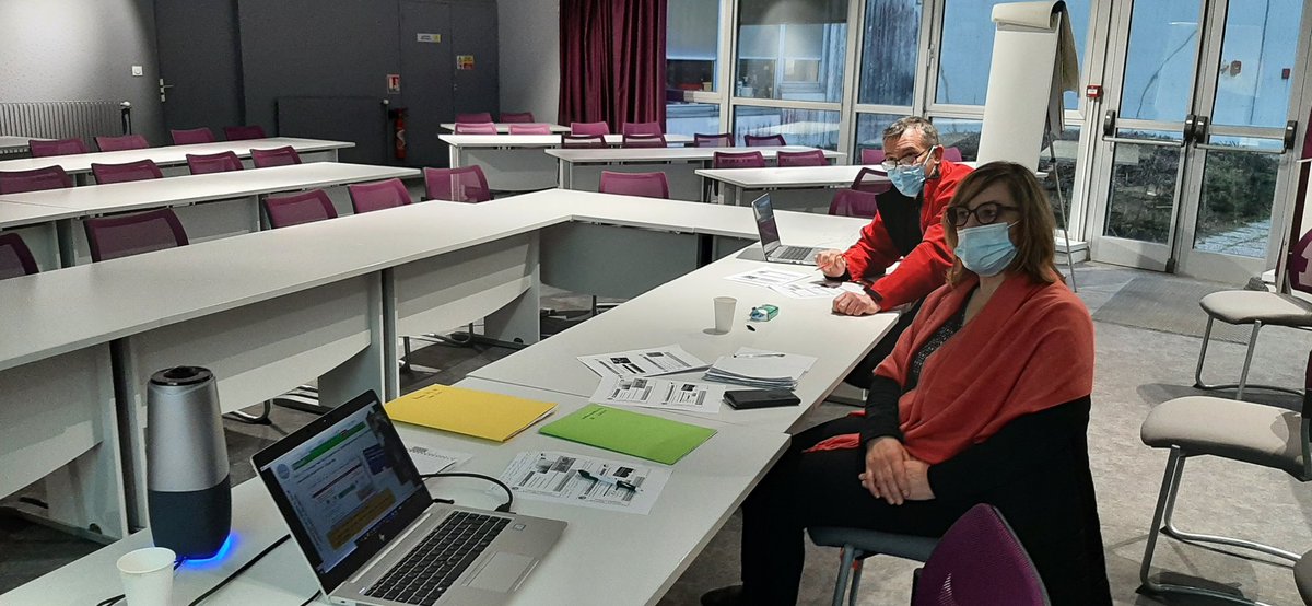FDSEA56's tweet photo. Visioconference avec les #parlementaires #Morbihan. Les responsables @FDSEA56 au travail avec les élus sur #EGA2, inflation #normes. Revenir à des contraintes qui n'étouffent pas les fermes! @MaLuherne56 @FranckPellerin @menierjeanrene @FRSEA_Bretagne https://t.co/ImOup9X7AA