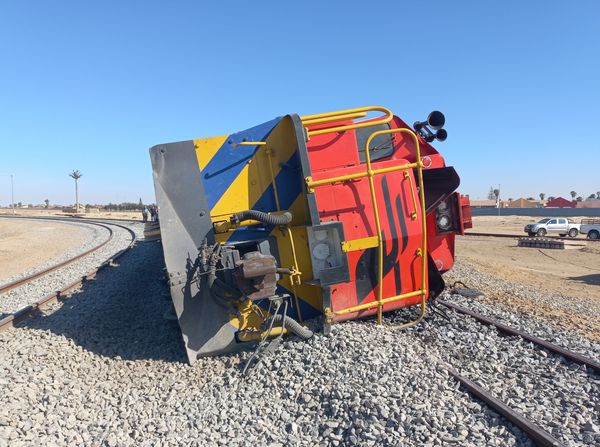 _ArriveAlive's tweet photo. Runaway train derailed in Swakopmund  https://t.co/ZPkay3Ukkt 

#ArriveAlive #RunawayTrain #Derailed #WCSI @TruckAndFreight https://t.co/X2LdnB3X9M