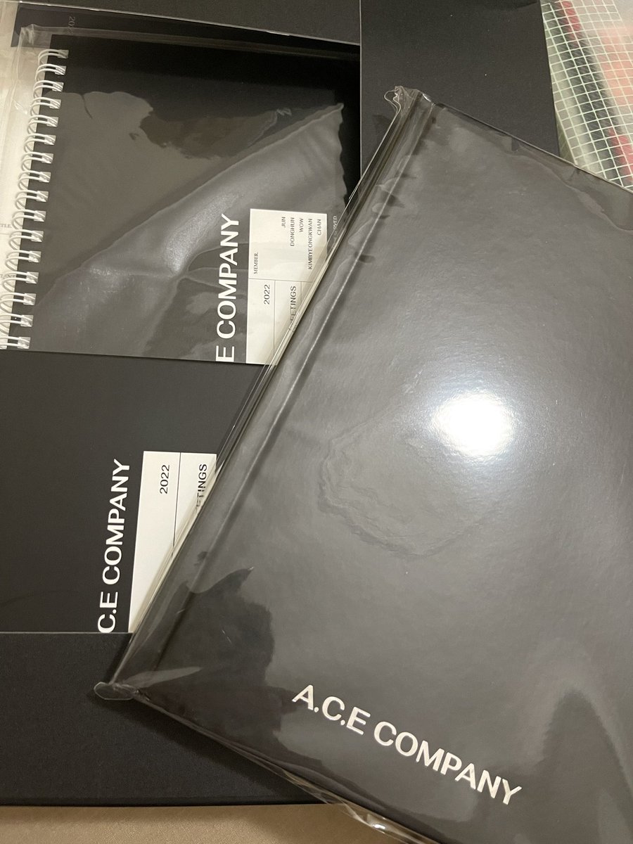 ShiningStarACE's tweet photo. 에이스 2022 시즌 그리팅 도착했슴돠😍
사진 진짜 짱짱이뽀ㅠㅠ❤️
#에이스 #에이스_컴퍼니 #ACE #ACE_COMPANY https://t.co/7mAMY7eDN0