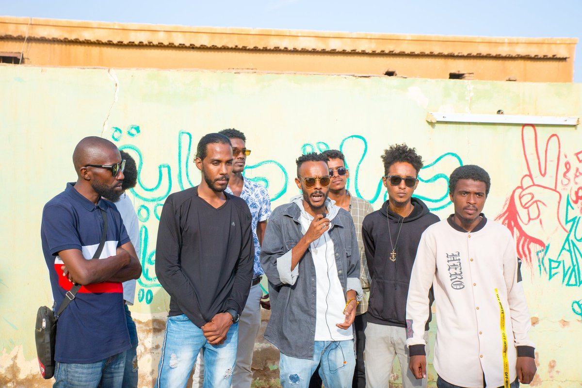 شباب سلام عليكم
في 2019 كان بدينا حملة #كسوة_الشتاء بالتعاون مع المنظمات وعدد من الفنانين
بنقوم بنعمل جولة في الجامعات والمدارس بحيث نعمل حفلات خيرية وفيها نجمع اكبر عدد من ملابس الشتاء او القروش البتتقدم كلها لمنظمات تعرف توصلها للمحتاجين ديل /1