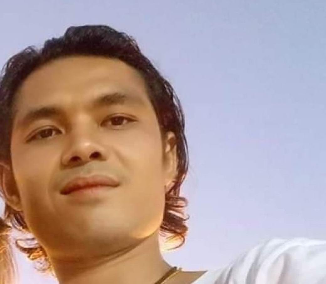 MannyMontana29's tweet photo. @KenRoth Ko Thae Htwe Mg &amp; his wife Ma Nan were arrested in #Mandalay’s #Pyigyitagun town on Dec13 on charge of supporting PDF. Junta troops SHOT them DEAD under interrogation on Dec14 &amp; cremated their bodies on Dec15 without family’s consent, leaving 10yo child.
#WhatsHappeningInMyanmar https://t.co/wGvoWmS8u4