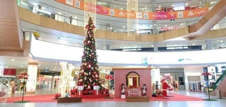 People started to boycott Myanmar plaza since Nov 25 after the security guard violenced the anti coup protestors.More than 3weeks of boycott by local people of Yangon.
 #HelpMyanmarIDPs #Dec20Coup #WhatsHappeningInMyanmar
