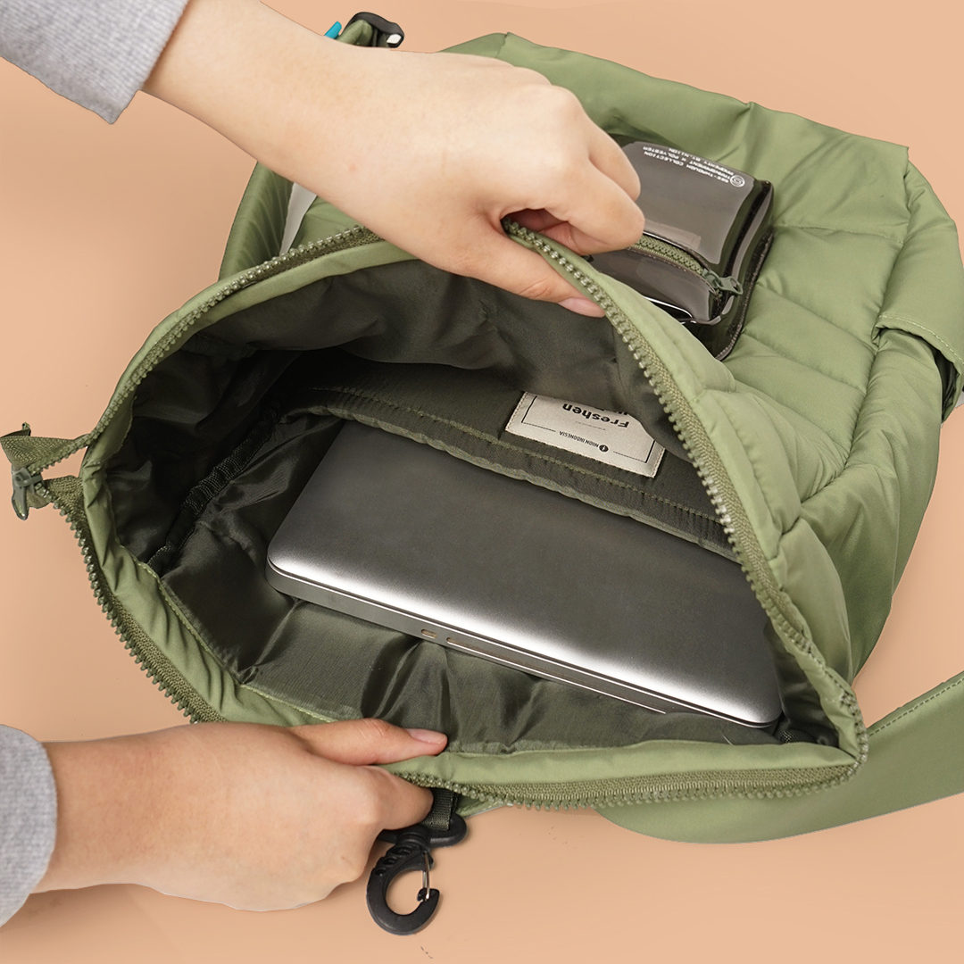 NIION_ID's tweet photo. Happy Monday! Balik sekolah? Balik kerja atau balik sekolah nih, #Companiion?

Mimin sih hari ini balik kerja outdoor jadi harus bawa backpack yg muat segala perlengkapan, untung ada ✨Kaira Backpack✨ nggak perlu bawa tas tambahan lagi deh. Kamu udah punya belum? https://t.co/6tn0cWNQSq
