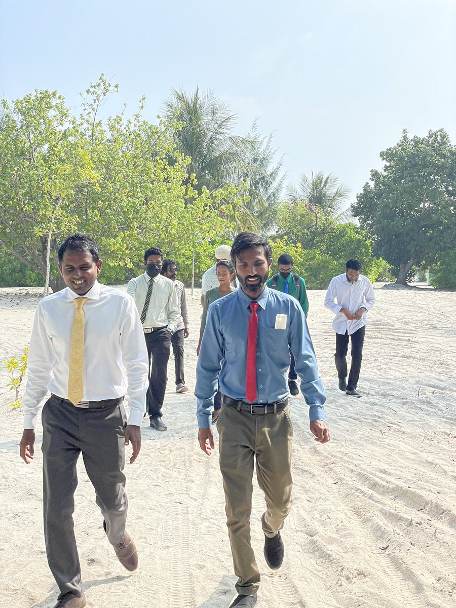 noonucouncil's tweet photo. ރައީސް @Batteyy ސޮނެވާނަމޫނާ ޓީމްއިން ކުޑަފަރީގައި ބޭއްވި ބައްދަލުވުމަށް ނ.ކުޑަފަރިޔަށް ވަޑައިގެންފި 
މި ބައްދަލު ކުރެއްވުމުގައި ސޮނެވާ ޖާނީން ވަނީ  އަތޮޅުގައި އުފެދޭ ކުނި ނައްތާލުމަށް އެހީތެރިވެދެވޭނެ ކަންތައްތަކާގުޅޭ ގޮތުން މަޝްވަރާކޮށްފަ https://t.co/ClZMD2CY1t
