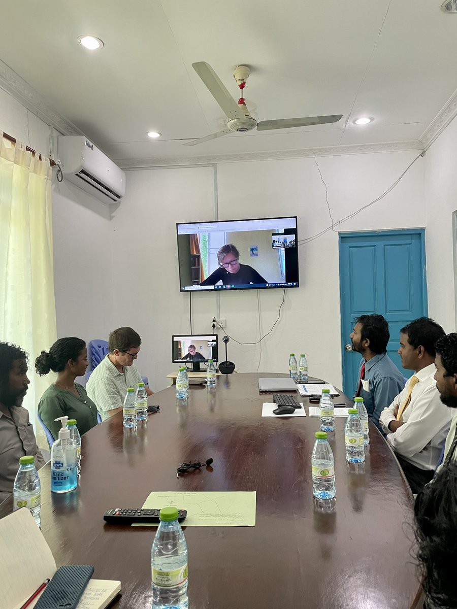 noonucouncil's tweet photo. ރައީސް @Batteyy ސޮނެވާނަމޫނާ ޓީމްއިން ކުޑަފަރީގައި ބޭއްވި ބައްދަލުވުމަށް ނ.ކުޑަފަރިޔަށް ވަޑައިގެންފި 
މި ބައްދަލު ކުރެއްވުމުގައި ސޮނެވާ ޖާނީން ވަނީ  އަތޮޅުގައި އުފެދޭ ކުނި ނައްތާލުމަށް އެހީތެރިވެދެވޭނެ ކަންތައްތަކާގުޅޭ ގޮތުން މަޝްވަރާކޮށްފަ https://t.co/ClZMD2CY1t