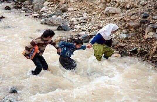 عمران خانه ناوليه ! د افغان کلتور تر سيوري لاندې د افغان وطن ماشومان د زده کړو په لور ...
يو وخت به دا لمرونه شي رڼا ته به یې ستاسو تيارې هم تمه لري .