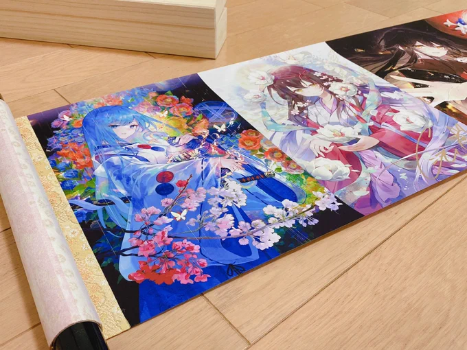 #光る美少女展京都 の絵巻物サンプル頂きました〜!和紙ってこんな発色良く印刷できるものなんだ…!って驚いた(そして皆さんサイン入れて下さっててすごい…お宝だ…🙏🙏) 