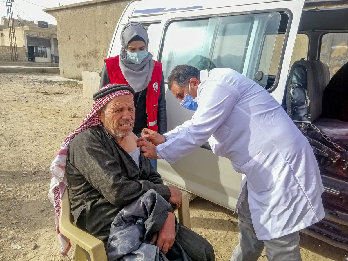 SYRedCrescent's tweet photo. Following to the awareness campaigns carried out to by @SYRedCrescent and aimed at generating acceptance and demand for #COVID19 vaccines, the mobile medical teams rushed to immunize #people against the disease, in #Raqqa
#Syria https://t.co/AeAOBTAYuS