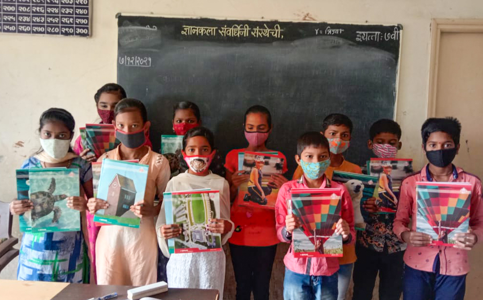 CSR_Persistent's tweet image. #342 Persistent employees donated for School Kit Drive this year, supported 2520 students across 12 Schools in Pune, Nagpur, Bengaluru, Hyderabad, and Goa with 10+ items like notebooks, workbooks ,mats, sweaters, hearing aids etc. #CSR #PersistentFoundation