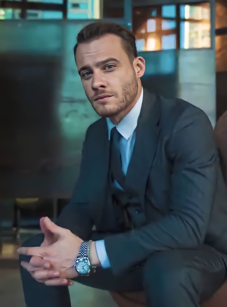 AeAlaud's tweet photo. Tenemos claro que este Caballero merece ganar el premio a 
💫 Mejor Galán 💫 
Yo no estoy dispuesta que pierda ni a las chapas,tenga o no premio
La votación acaba mañana a las 23:59
Que mejor regalo de Navidad que darle ese reconocimiento❤
#KeremBürsin 

https://t.co/5yrlHYukvc https://t.co/BXjVQxnvuC