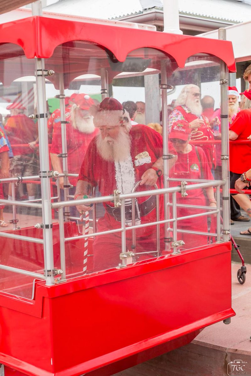 TGCPhoto's tweet photo. Even Santa wants a ride on the Branson #FerrisWheel.

Be like Santa.

@bransontracks 
#ExploreBranson https://t.co/mC4TjFVFWp