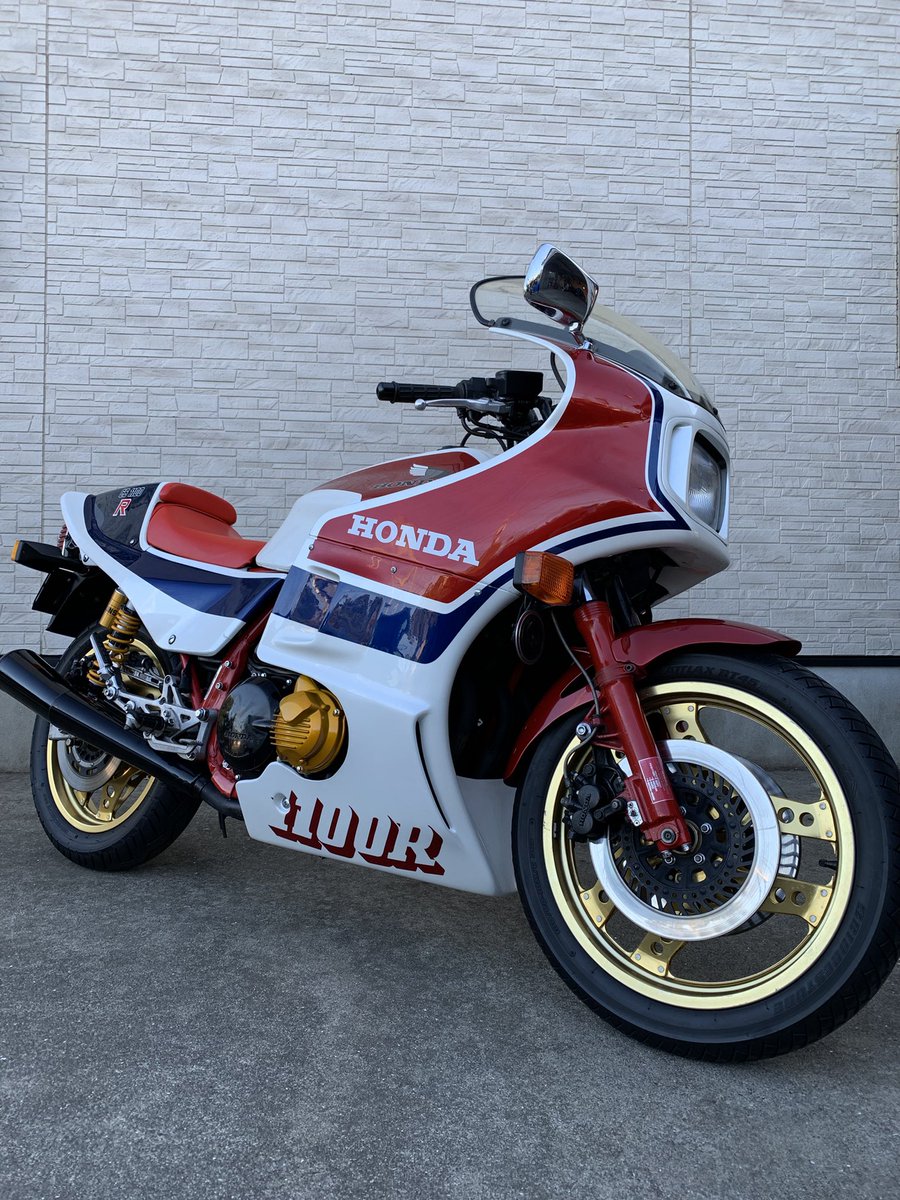 CB750four_1970's tweet photo. CB1100Rの洗車納め⁉️

走り納めできてません⤵️

#CB1100R
#CB750F https://t.co/Ys5bDkTT6f