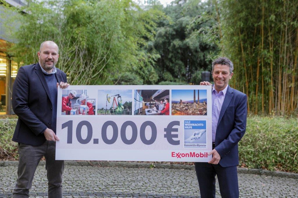 ExxonMobil_GER's tweet photo. #ExxonMobilHilft und unterstützt auch die @HAZ Weihnachtshilfe für Menschen in Not vor Ort. Mehr als 135. 000 Euro sind unter dem Motto #ExxonMobilHilft schon zusammengekommen. https://t.co/DhW0gfliis