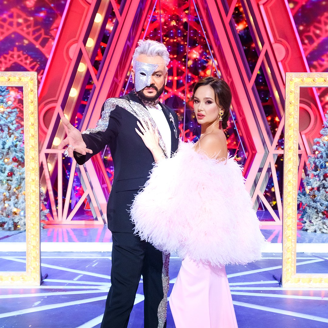 Новогодний праздничный концерт. Филипп киркоров 2022. 2021 огонек голубой огонек. Выступление звезд на новый год. Новогодний вечер концерт.