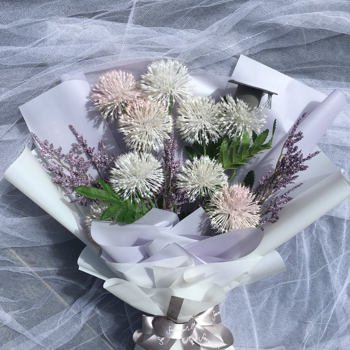 Graduation Flower Bouquet with affordable prices. Can check out more at Instagram: @blumebyjuju #graduationbouquet #flowerbouquet #bouquetkl #surprisebouquet #giftkl #flowerkl