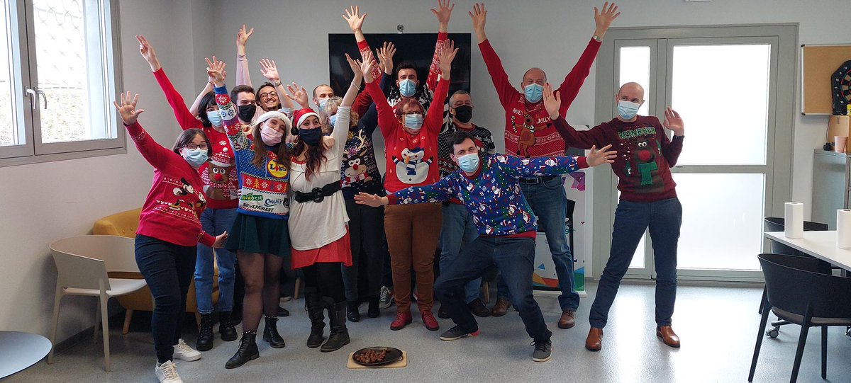 estel_numerique's tweet photo. Le télétravail n’a pas empêché certains de nos collaborateurs à participer au plus « beau tricot de Noël 21 » Félicitations à tous les participants et aux photographes pour cette journée ! Mention spéciale à Odile qui remporte haut la main le concours avec son pull customisé ;) https://t.co/ZjrZXPPTcl