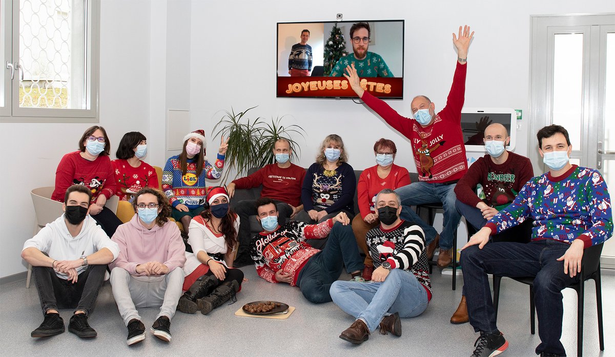 estel_numerique's tweet photo. Le télétravail n’a pas empêché certains de nos collaborateurs à participer au plus « beau tricot de Noël 21 » Félicitations à tous les participants et aux photographes pour cette journée ! Mention spéciale à Odile qui remporte haut la main le concours avec son pull customisé ;) https://t.co/ZjrZXPPTcl