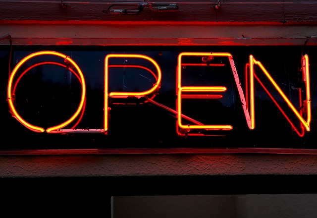 Wij zijn gewoon open! Je kunt bij ons een krant of tijdschrift lezen of natuurlijk een boek lenen. Én wij helpen je bij het digitaal regelen van dingen met de overheid, zoals het maken van een #coronaprikafspraak  (neem  je digid-gegevens mee).