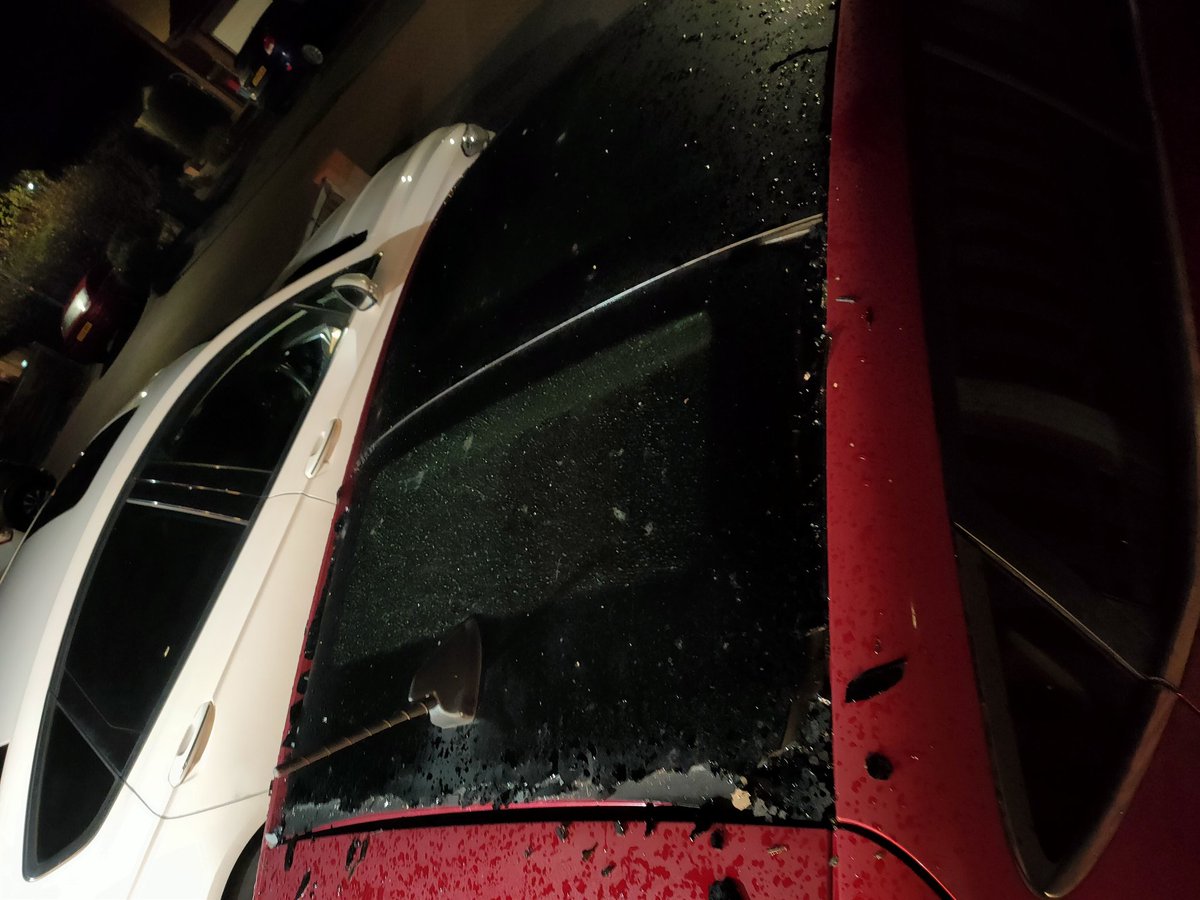 Paul464646's tweet photo. @AvivaUK Such poor service for fully comprehensive insurance have been a customer for 15 + years. NO car for three weeks due to smashed panoramic roof and no offer of a hire car either. Still awaiting for Aviva to respond. Car still on our driveway!?! https://t.co/PlIrmVqy2c