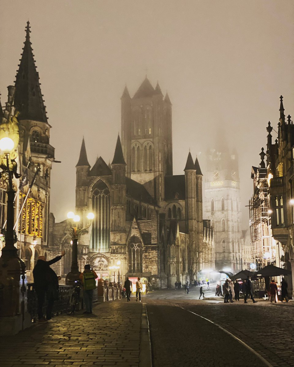 CedriqueWB's tweet photo. Gotta love those foggy December nights @Stadgent 
 #fieregentenaar https://t.co/VDIWGuNqQL