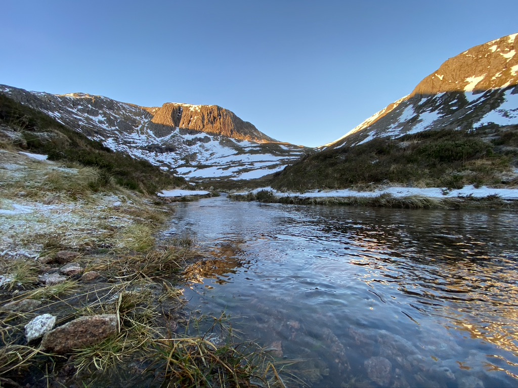 WoodEcology's tweet photo. Another awesome but chilly -9C #winter weekend #adventure in the #Scottish #mountains hiking up Ben Macdui & sleeping in Hutchison #Bothy. Ancient pine #trees, stunning #landscapes, frozen lochs, snow filled coires and epic memories!
#BothyProject 🌲🥶🗻 https://t.co/dGX7ZQ3QMH