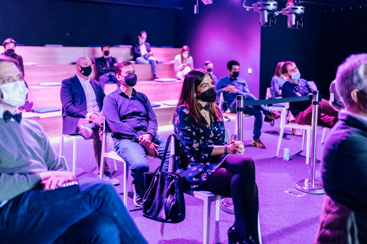 ¡Menuda gala de profesores la del jueves!
A los que acudisteis en presencial, a los que os conectasteis a través de las pantallas y a los que no pudisteis llegar, simplemente... G R A C I A S
Vamos a por un 2022 lleno de formaciones, ¡nos vemos en las aulas!
#SomosVallians