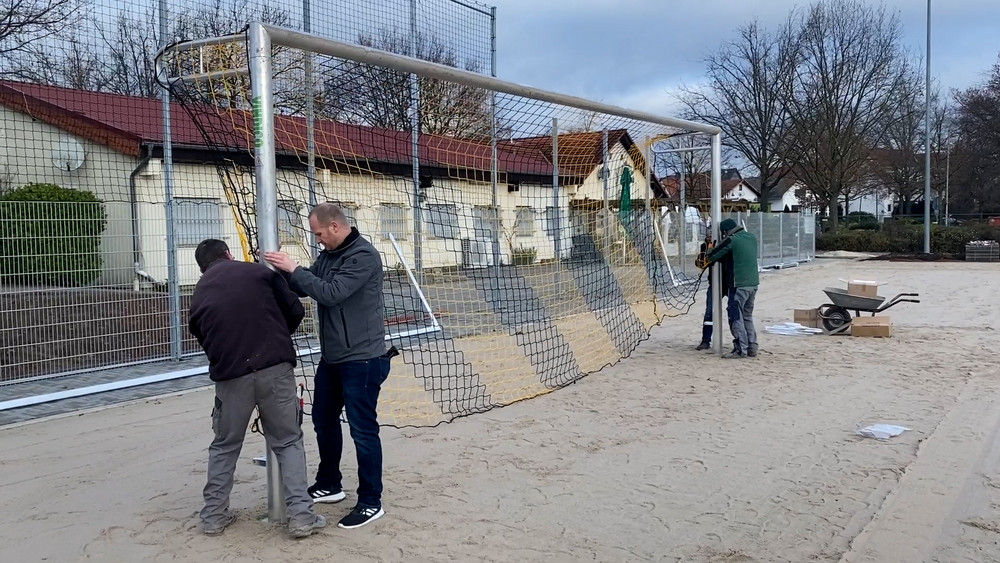 FFHRegional's tweet photo. Kosten für Kunstrasenplatz explodiert: Die Fußballer des SV 07 #Geinsheim hoffen auf ein finanzielles Weihnachtsmärchen https://t.co/Jo08o2m25C https://t.co/u6L9VHcpv5