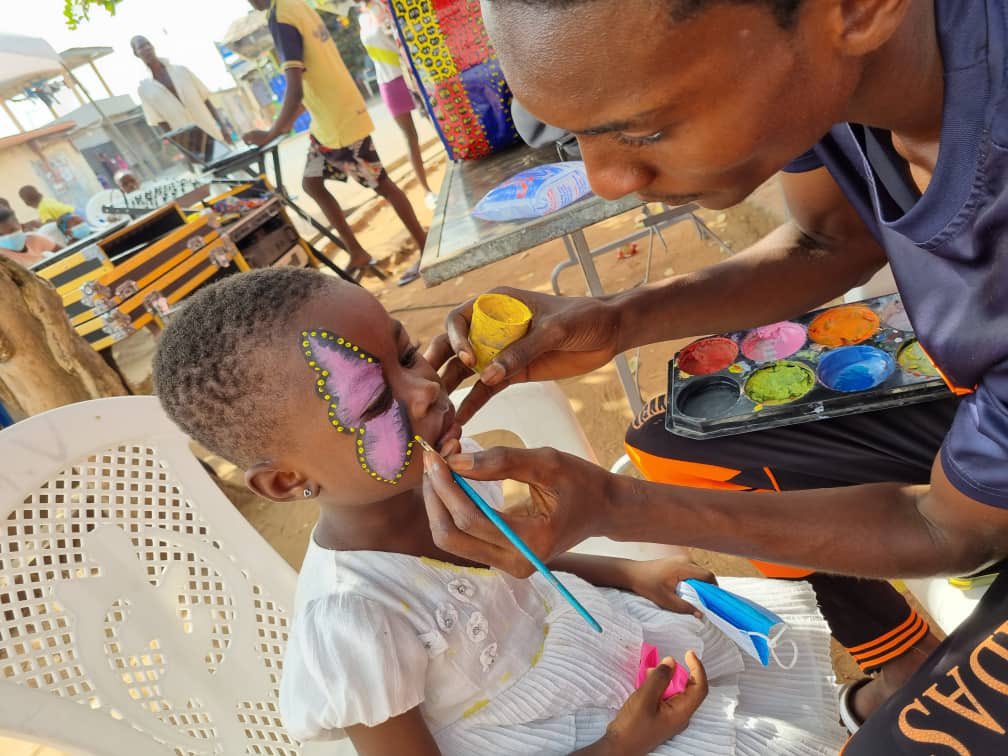 PearlSafeHaven's tweet photo. Thank you @Geodrill_GH for your constant support with our shelter and community activities. With your support this Christmas, the Pearl team was able to provide additional entertainment activities with prizes for the young children in chorkor . #geodrill  #christmasspirit https://t.co/ARRwc1cTxD
