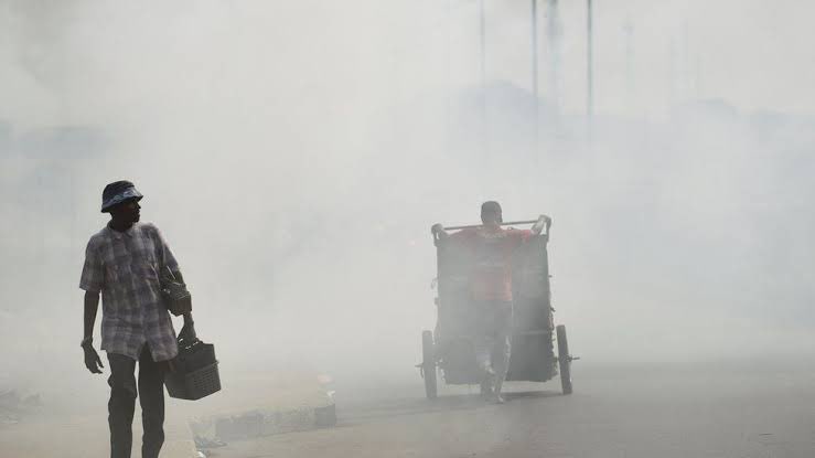 SavvyRinu's tweet photo. We need to pay attention to what has been happening in Port Harcourt, Rivers State. 

The soot emissions, can lead to:
- coronary heart disease
- cancer
- lung diseases
- heart attack
- premature death.

Save PH. #StopTheSoot https://t.co/ef6xvtZgrU