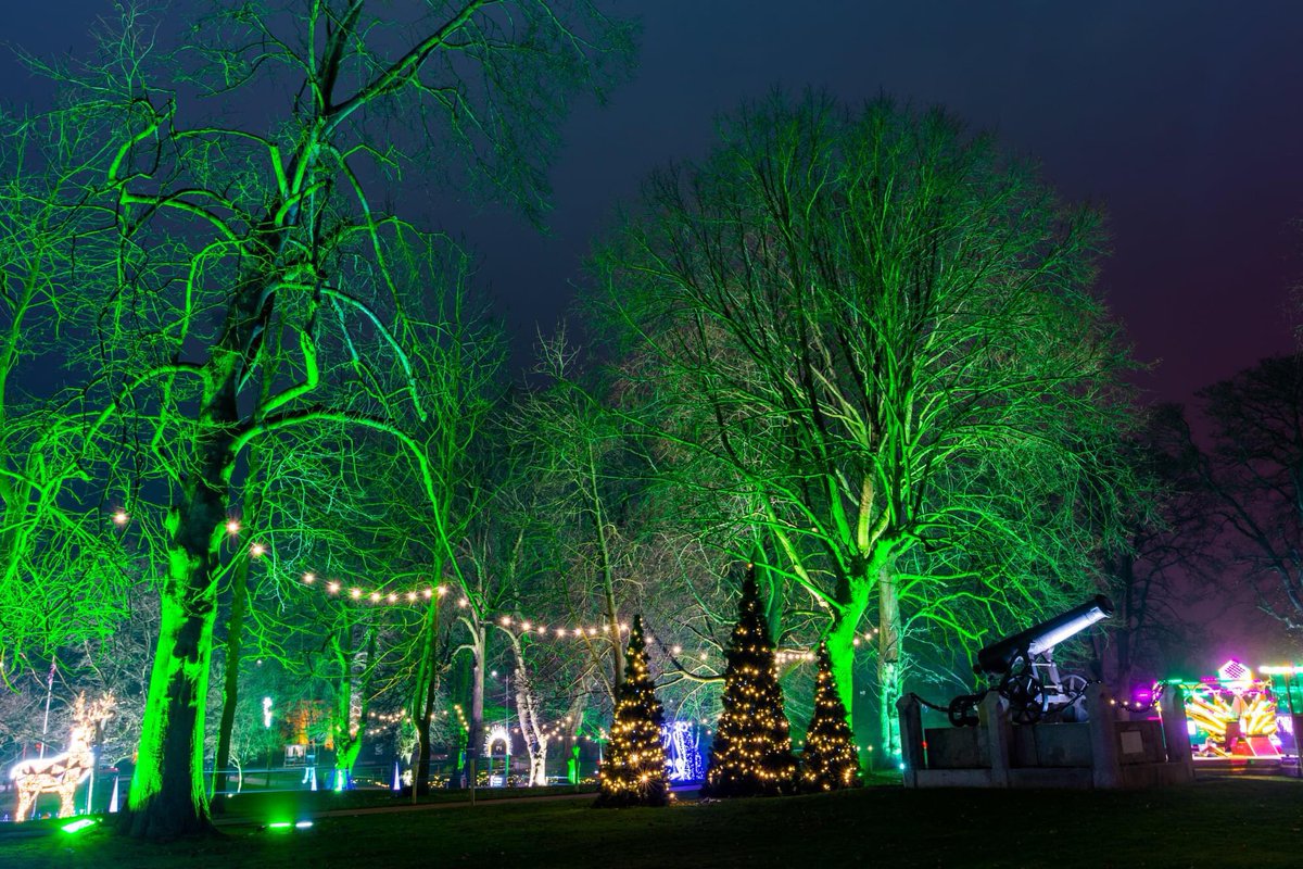 Jason_Murphy73's tweet photo. @barrabest @WeatherCee @angie_weather @lisburn_city @VisitLisburn @Louise_utv @love_belfast Lisburn Castle Gardens look very festive #lisburnlightfestival https://t.co/cT336gWWmT